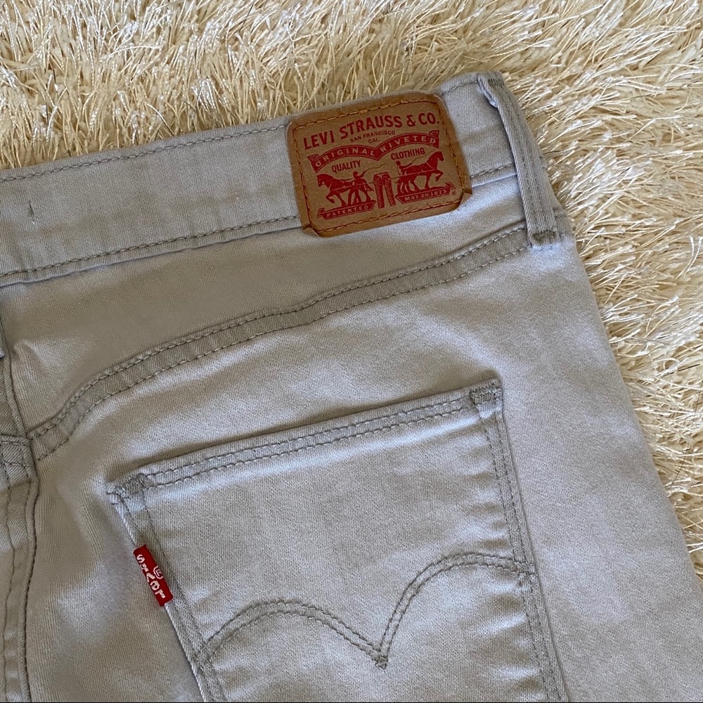 White washed Levi skinny